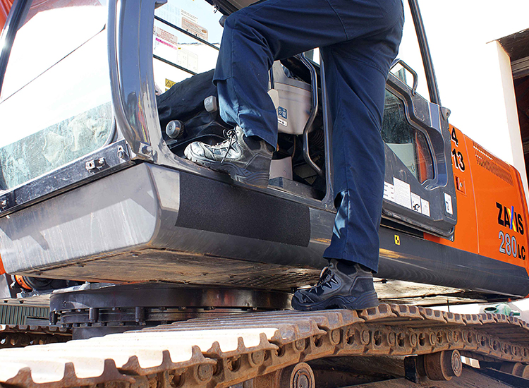Black Safety-Grip Applied to Digger Safety Grip Category-2