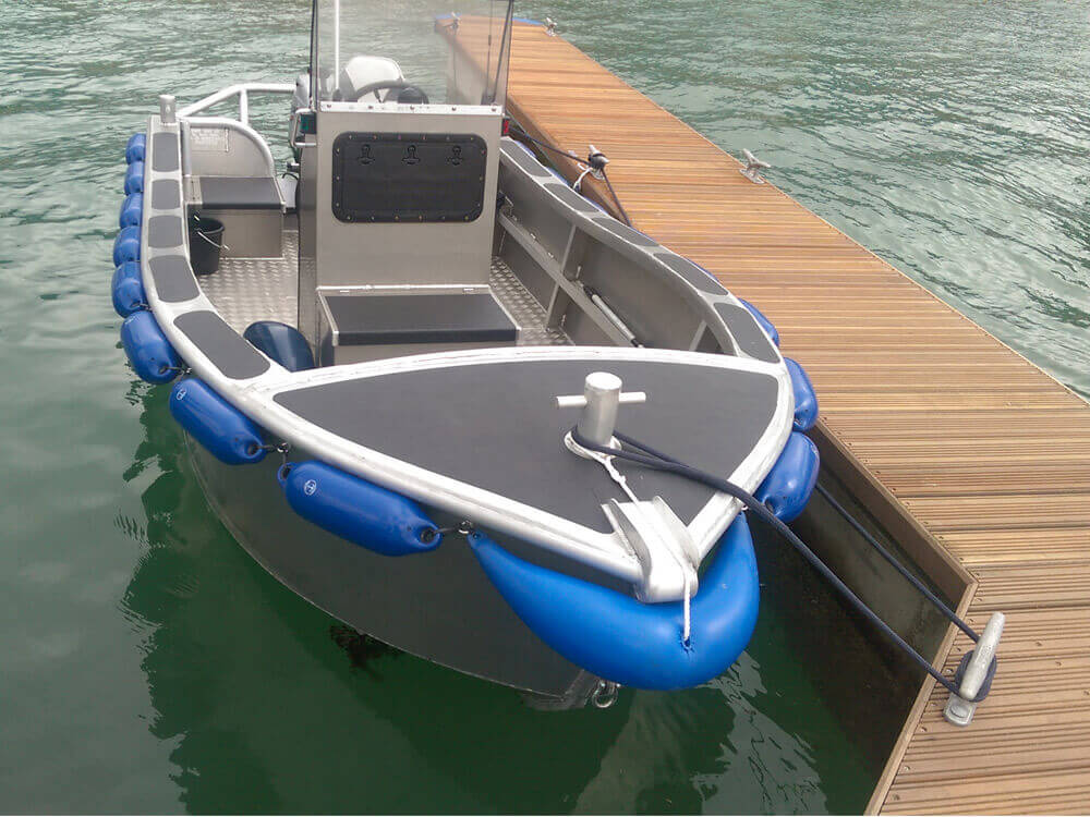 Anti-Slip Tape on Boats and in the Marine Sector - Anti-Slip Tape on a Boat